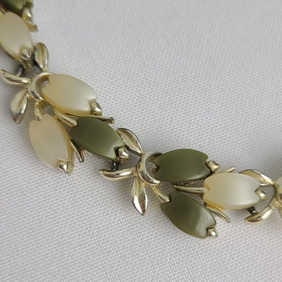 Vintage Green and Cream Necklace - Picture 3 of 8